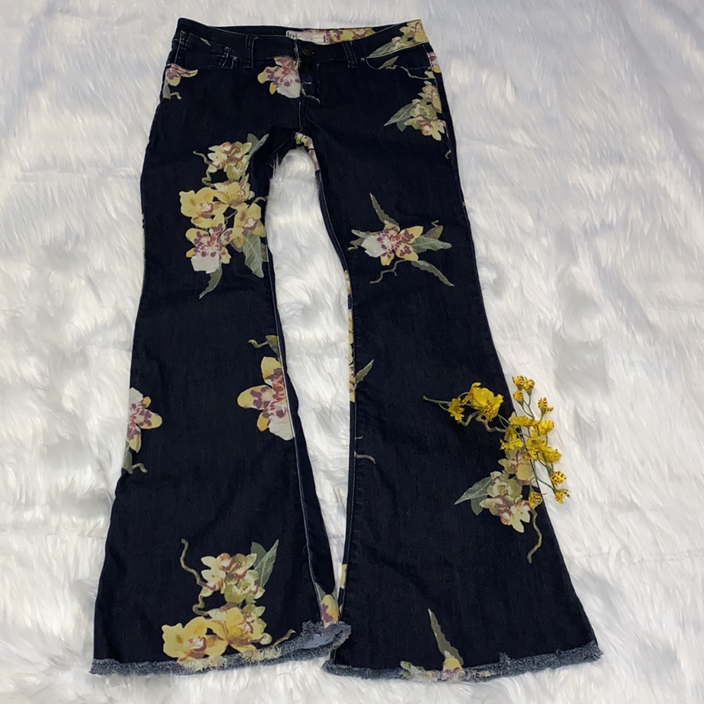 Free Feople Floral Boho Fray Hem Flare Jeans 27 - Picture 8 of 13